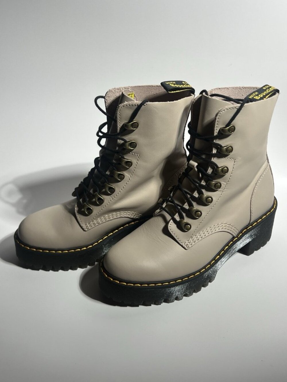 Dr. Martens Audrick 8-Eye Women’s Leather Boots Beige Size 8